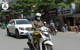 {ẢNH] Nắng nóng kéo dài, lại lo nguy cơ tai nạn giao thông cho những 